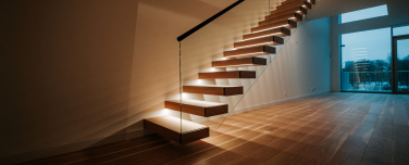 Stairs without load-bearing structures